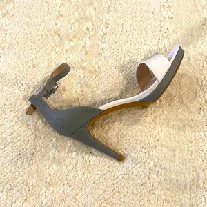French Connection grey and white ankle strap shoe size 7.5 heel aprox 4"